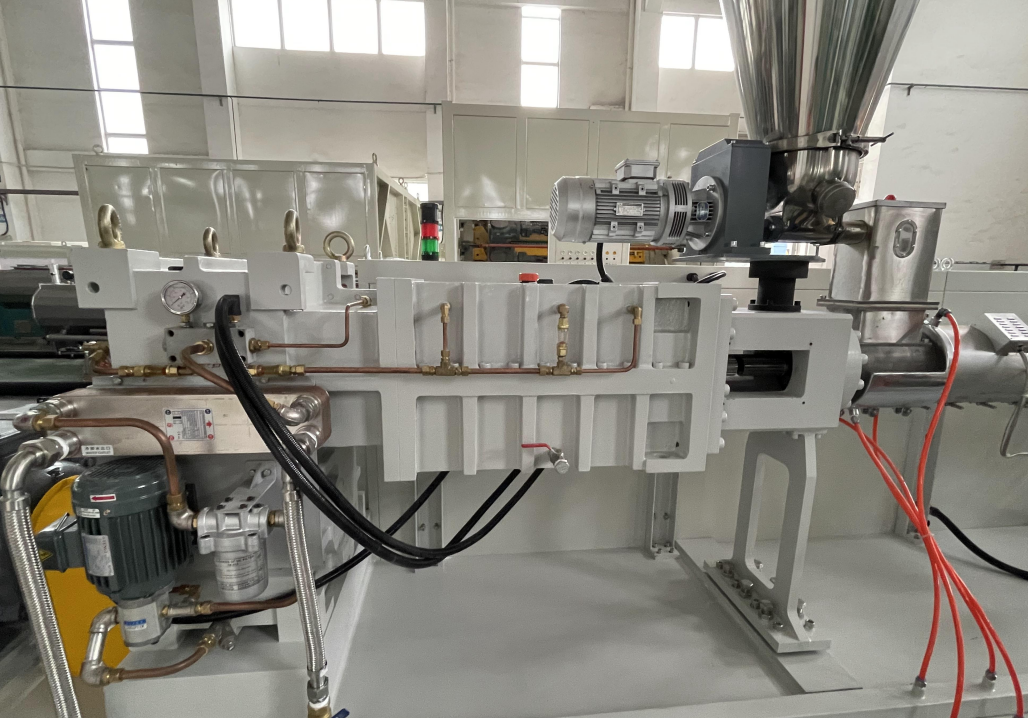 Pangopènan lan Repair saka Rederfer Extruder