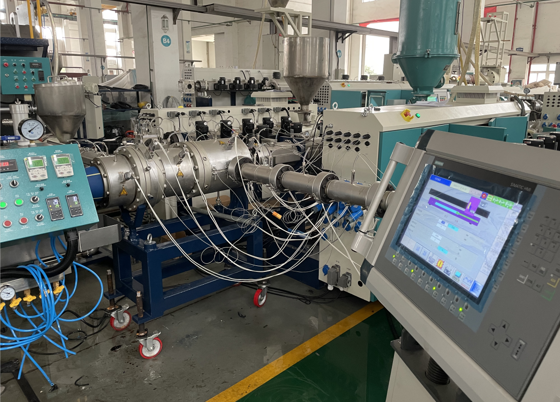 Ngatasi Rugi Vakum ing Jalur Produksi Pipa Co-Extrusion PE Telung Lapisan