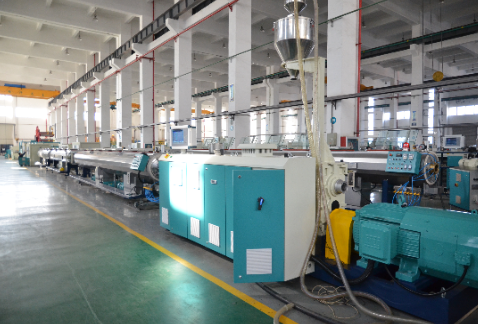 Line Produksi Conduit PVC: Analisis Teknis ing Instalasi lan Standar Wiring